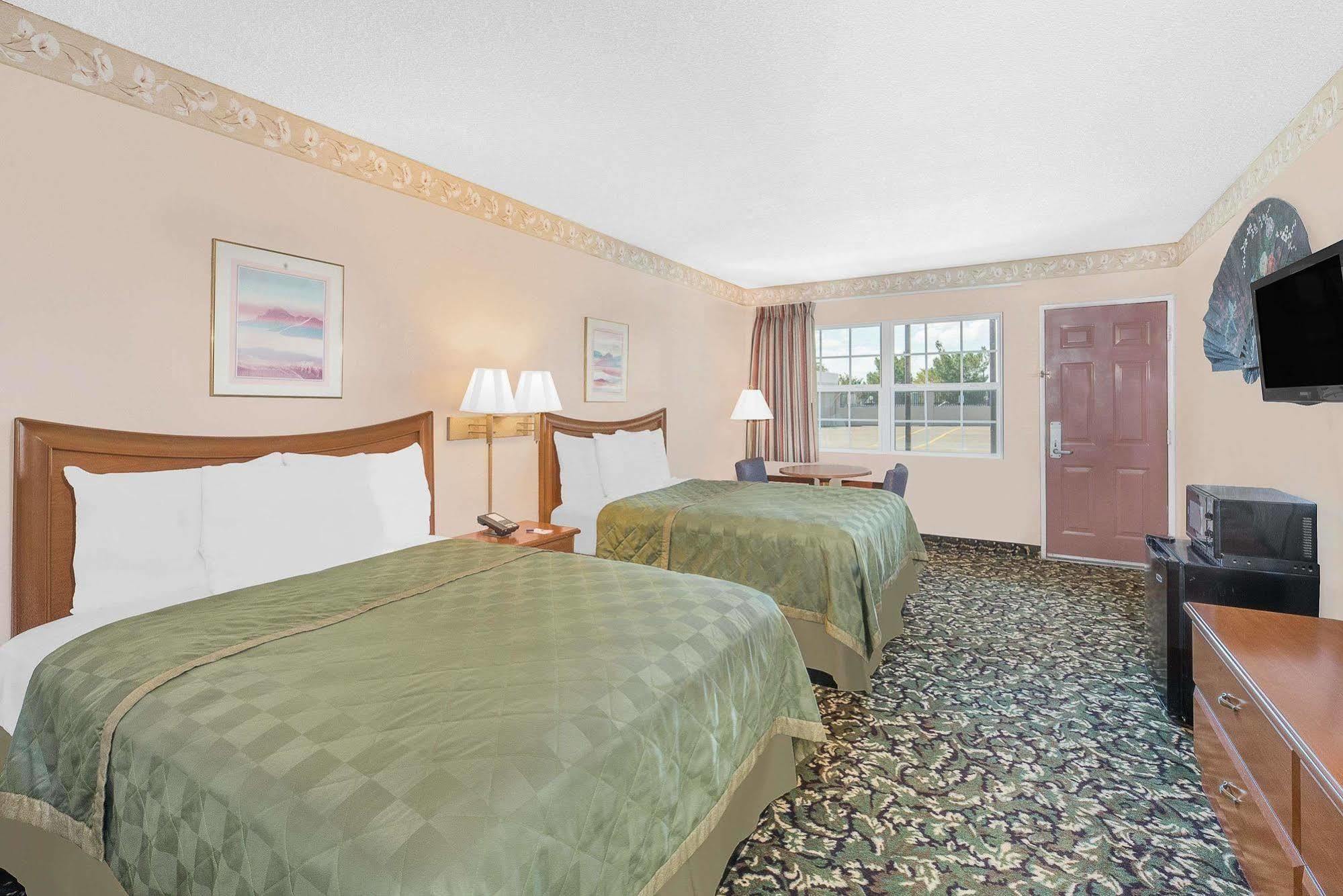 Knights Inn & Suites Pecos Exterior photo