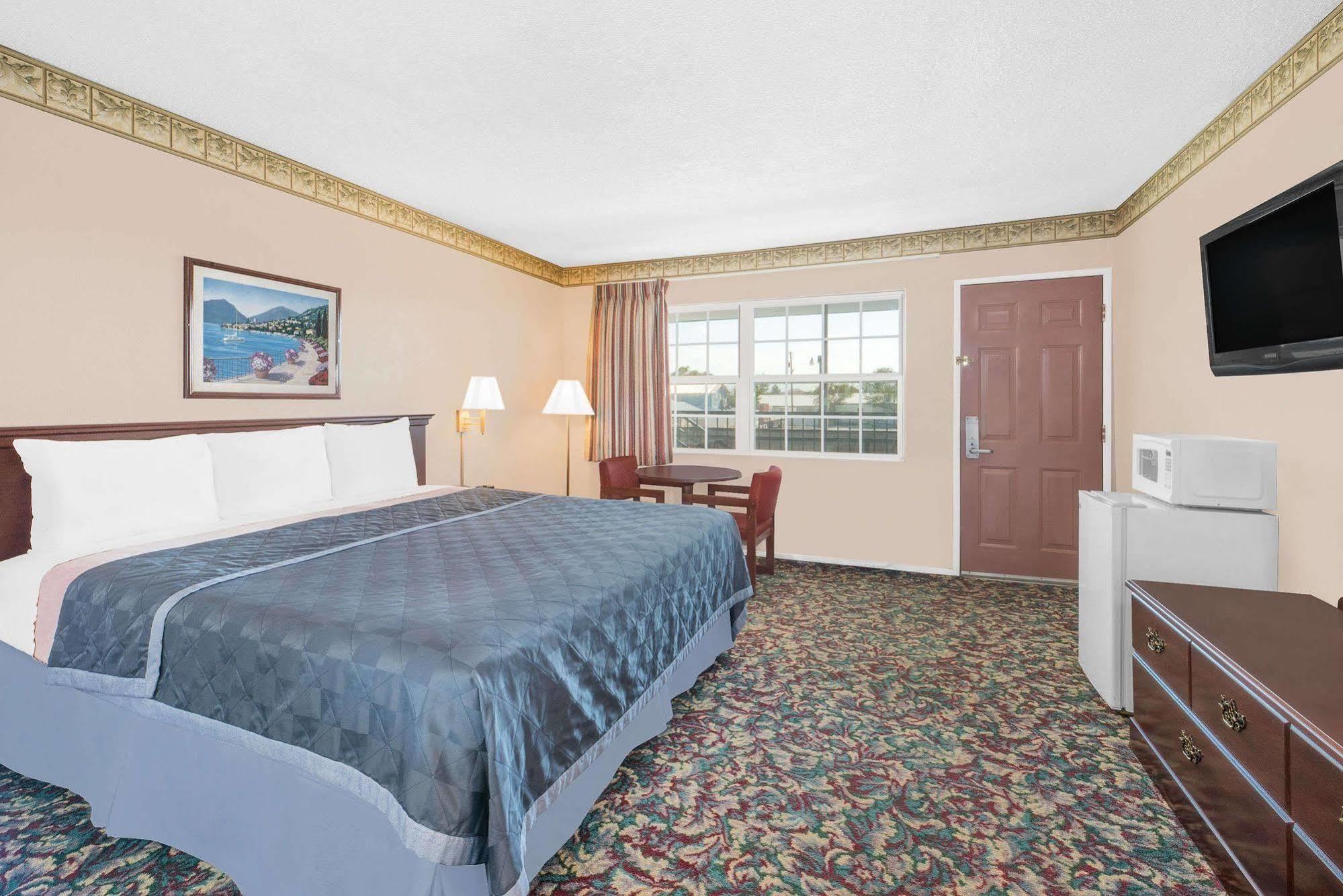 Knights Inn & Suites Pecos Exterior photo