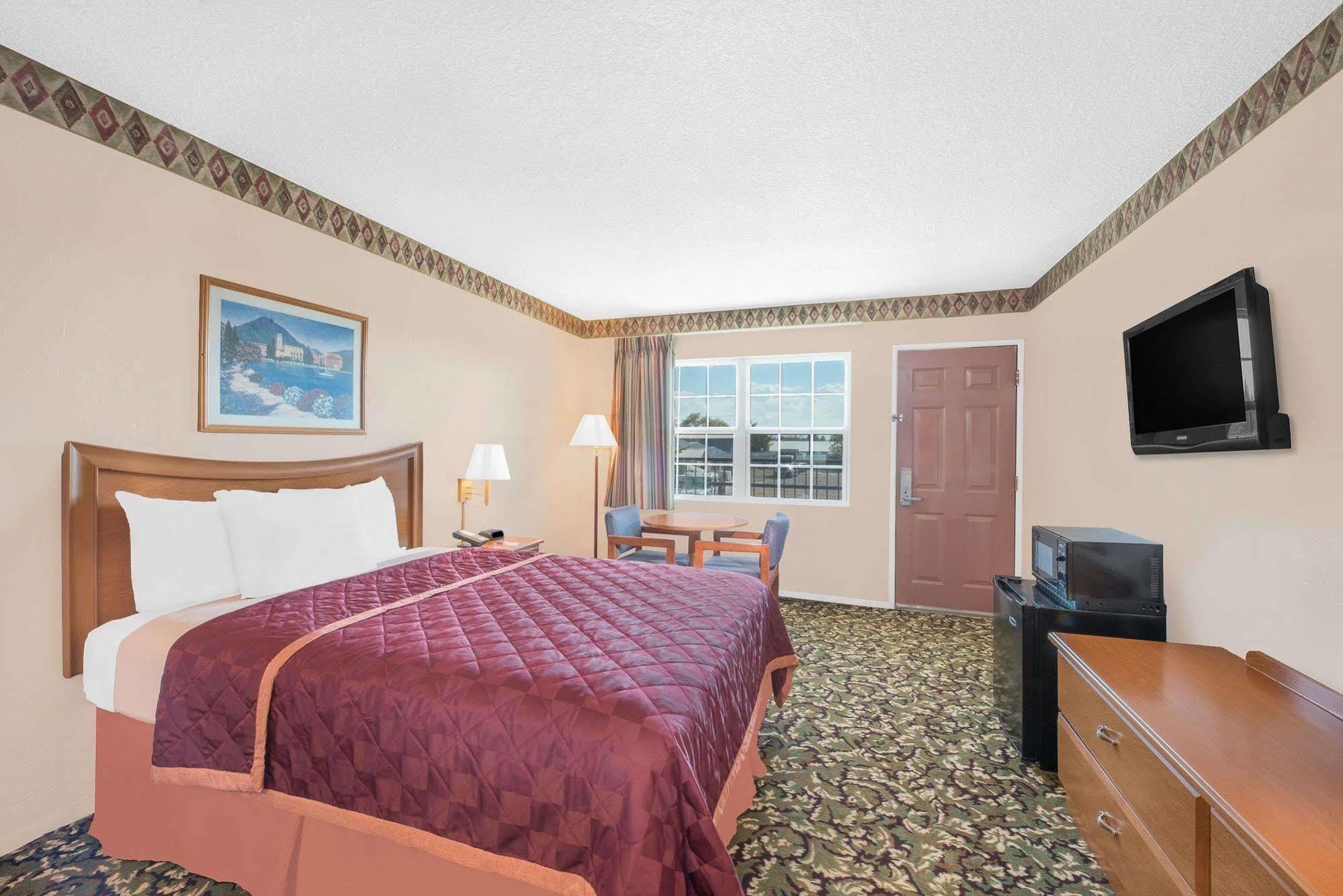 Knights Inn & Suites Pecos Exterior photo