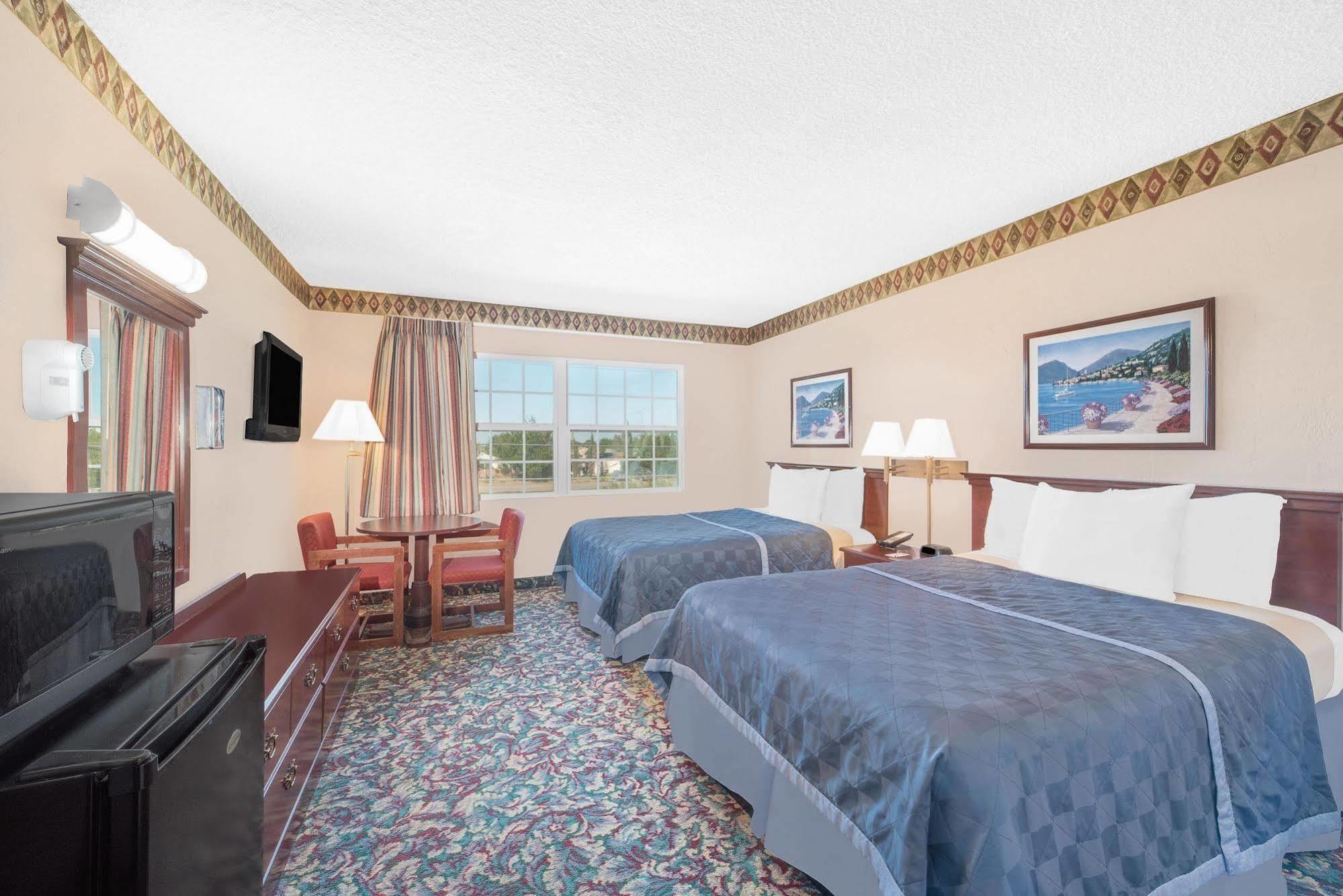 Knights Inn & Suites Pecos Exterior photo