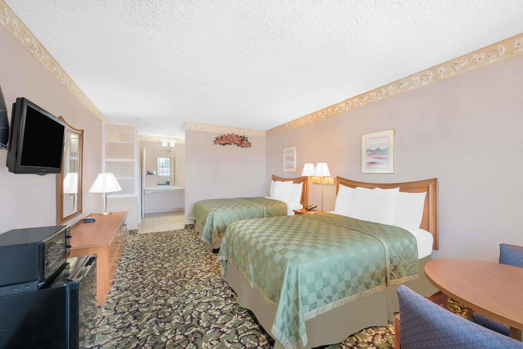 Knights Inn & Suites Pecos Exterior photo
